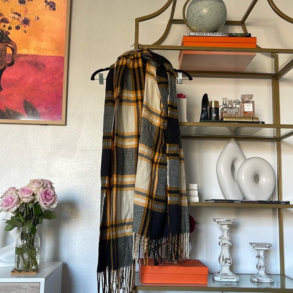 Paid scarf